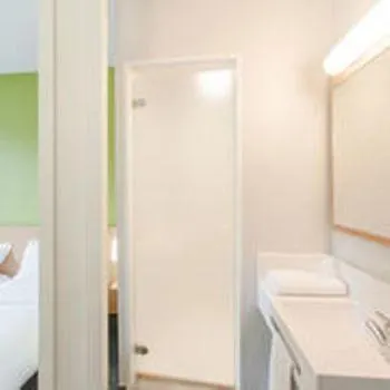 B&B Hotel Antibes Sophia Antipolis Biot 2*,